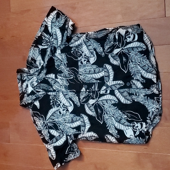 Boys Short Sleeve Button Down Shirts - Picture 2 of 11